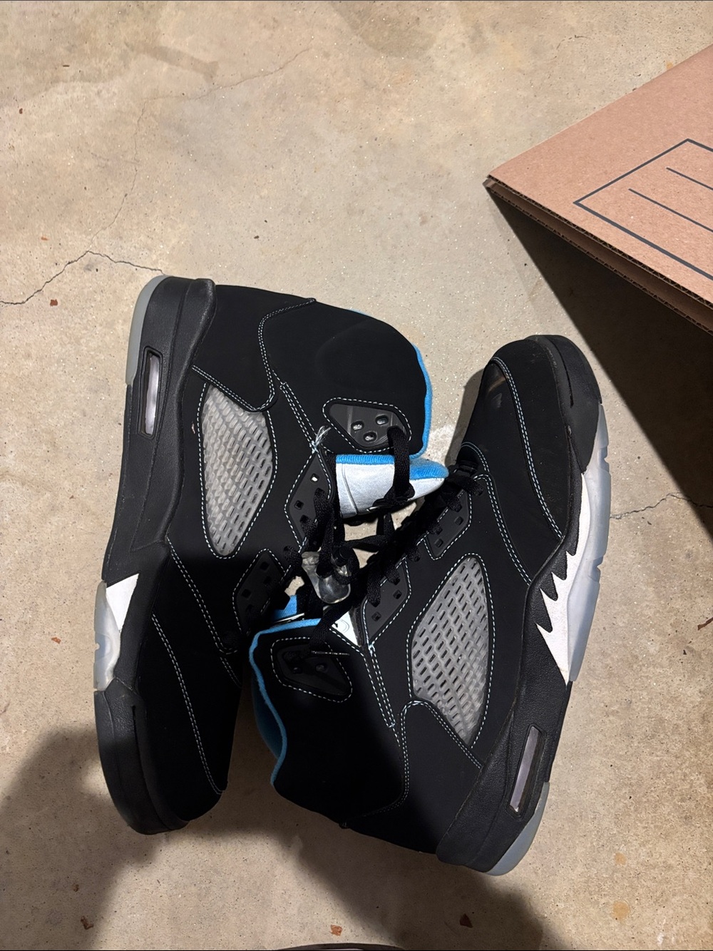 Jordan 5 Black University - Picture 3 of 4